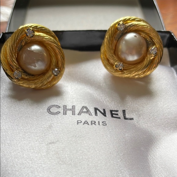 CHANEL  vintage Gold and faux pearl and diamond Earrings - Picture 1 of 5